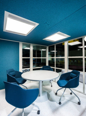 Hako Meeting Booth XL with Round Table and Tub Chairs in Breakout Setting