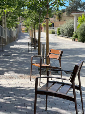 Minsk Wooden Outdoor Chair in Outdoor Setting