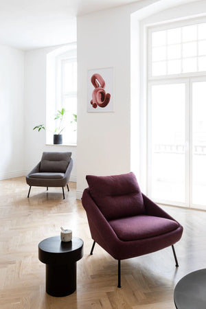 Nome Loose Backrest Lounge Chair in Different Finishes with Round Small Black Side Table