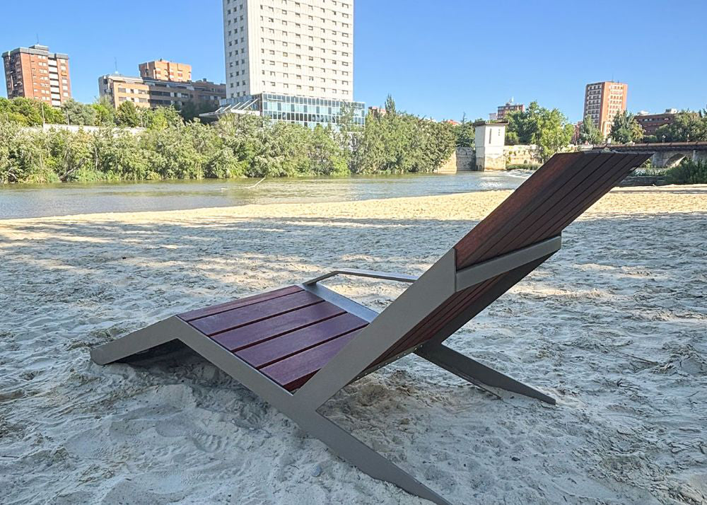 Ares Wooden Outdoor Lounger by the Beach Area 2