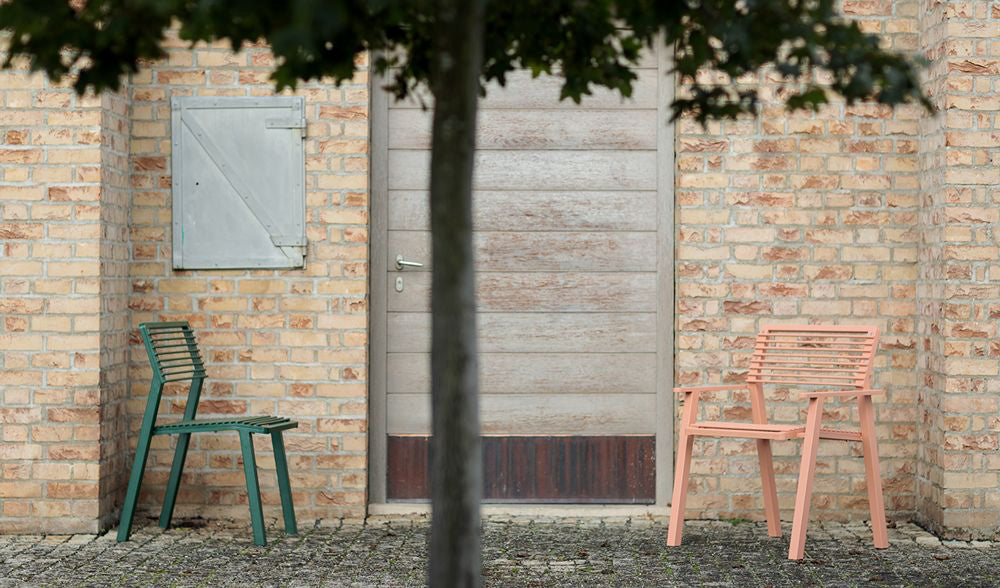 Coro Metal Outdoor Chair in Outdoor Setting