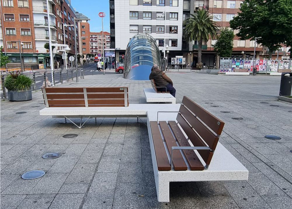 Ela Plus Rectangular Outdoor Bench in Outdoor Setting