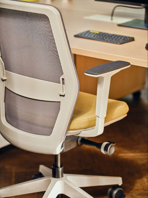 Evo Task Chair with Table in Modern Office Setting 2