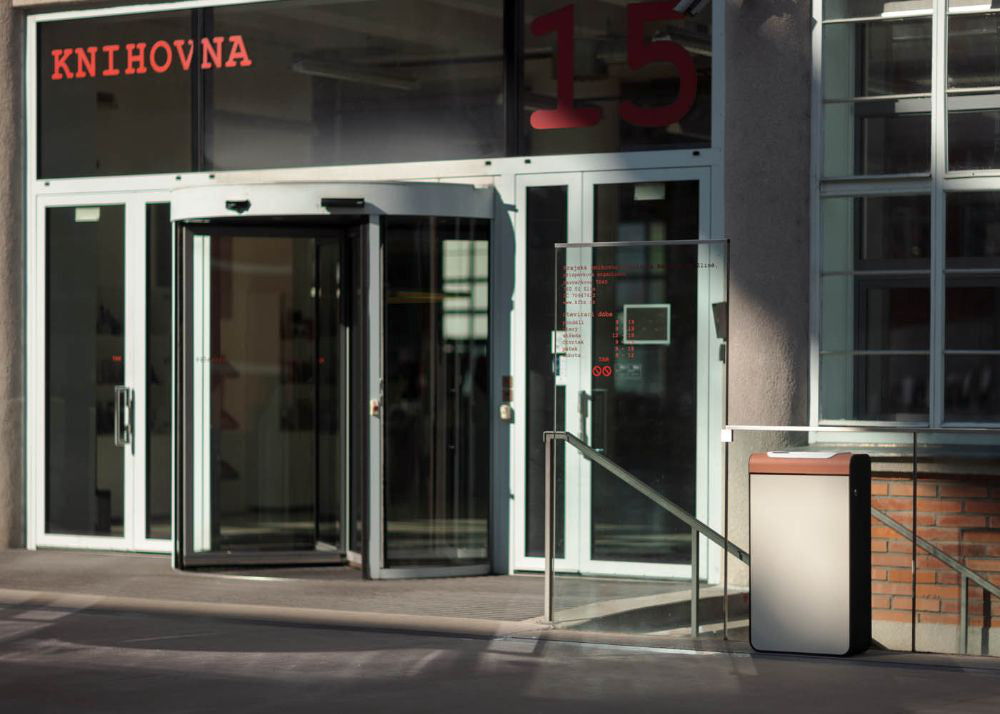 Flo Outdoor Litter Bin in Outdoor Setting