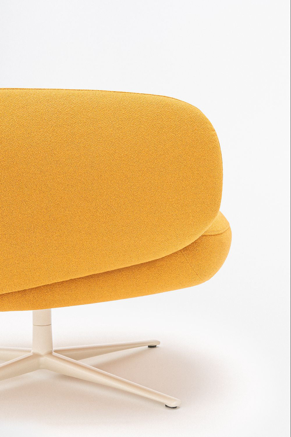 Grand Grace Armchair with Headrest 15