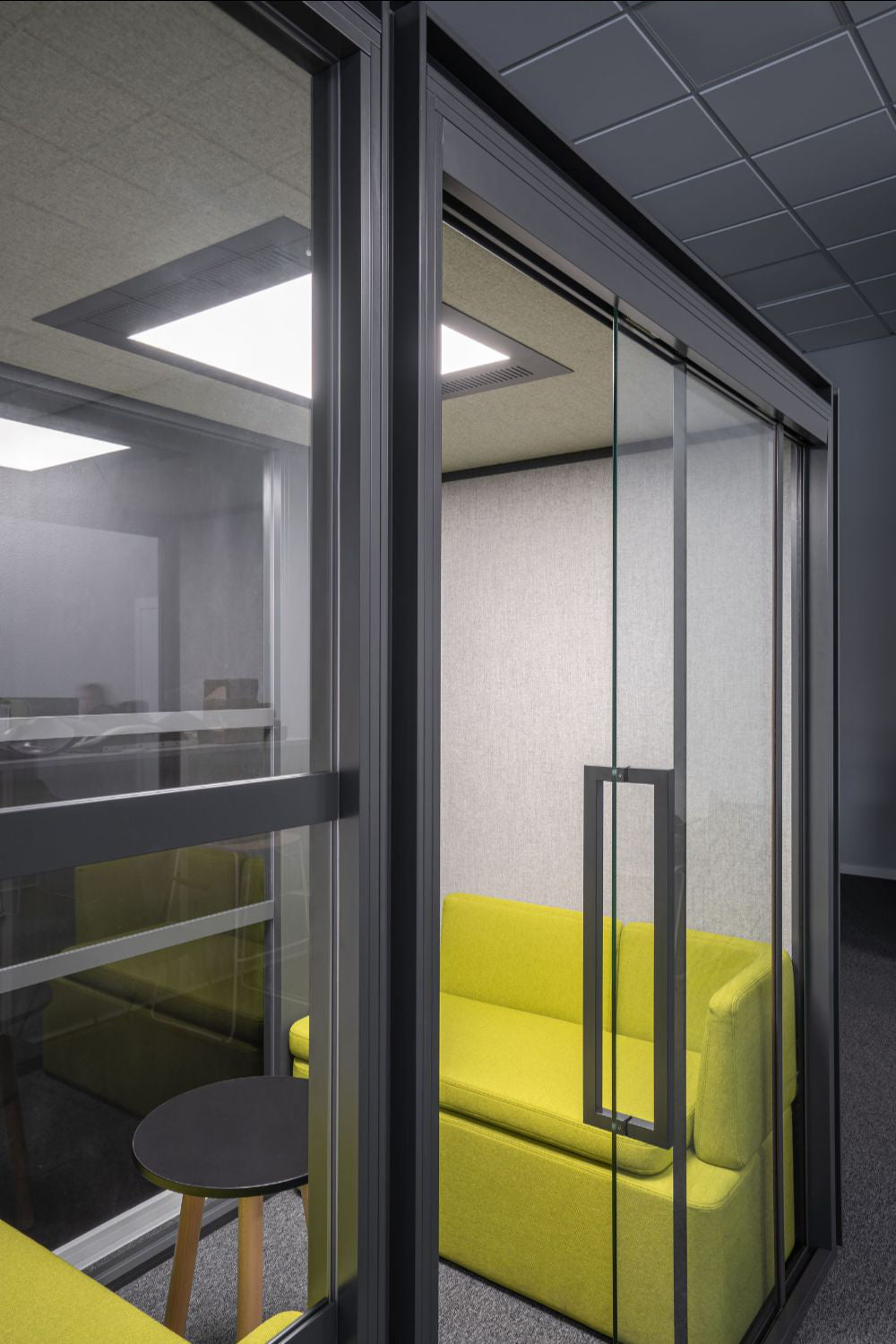 Hako Acoustic Booth with Modular Seating and Round Coffee Table in Breakout Setting