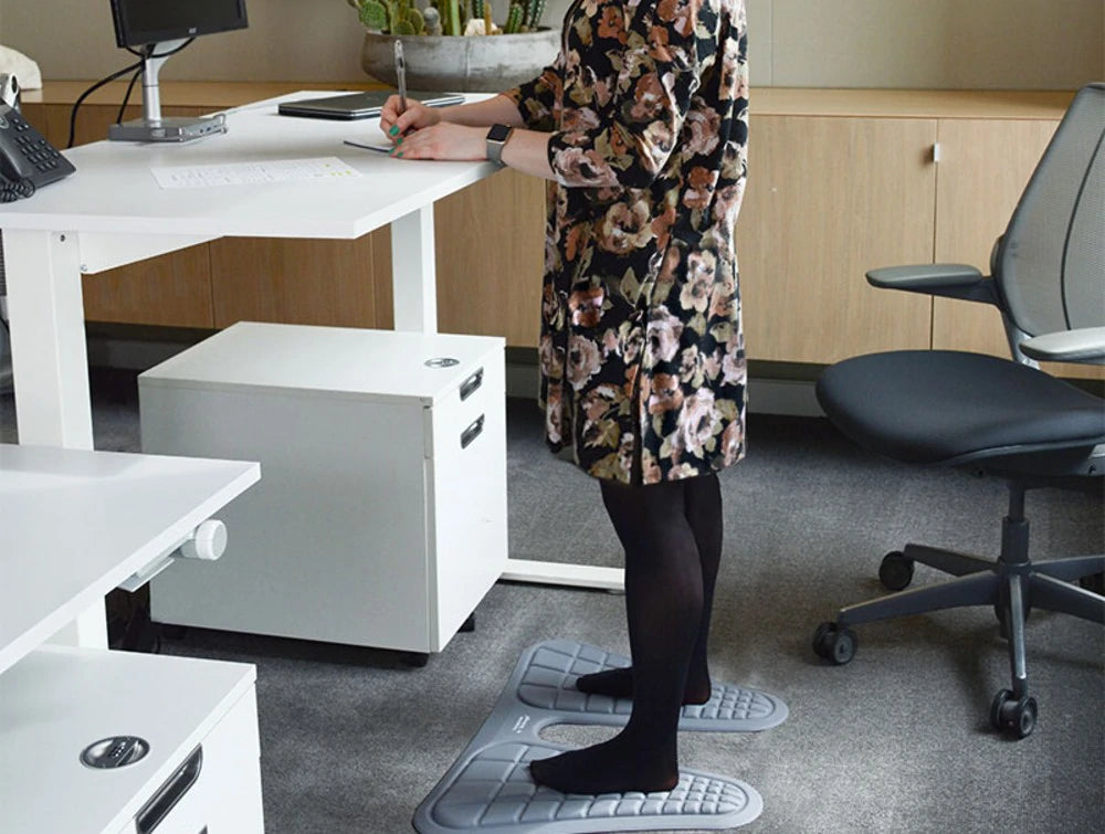 Humanscale Comfortable Monarch Mat For Sitting And Standing Positions With White Table In Office Area