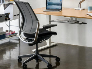 Humanscale Diffrient Smart Task Office Chair With U Shaped Mesh Back 6 In Black With Tailored Backrest In Work Desk