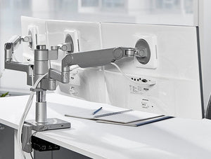 Humanscale Mflex Multi Monitor Arm And Support For Up To 4 Monitors In Polished Aluminum With White Trim In White Table