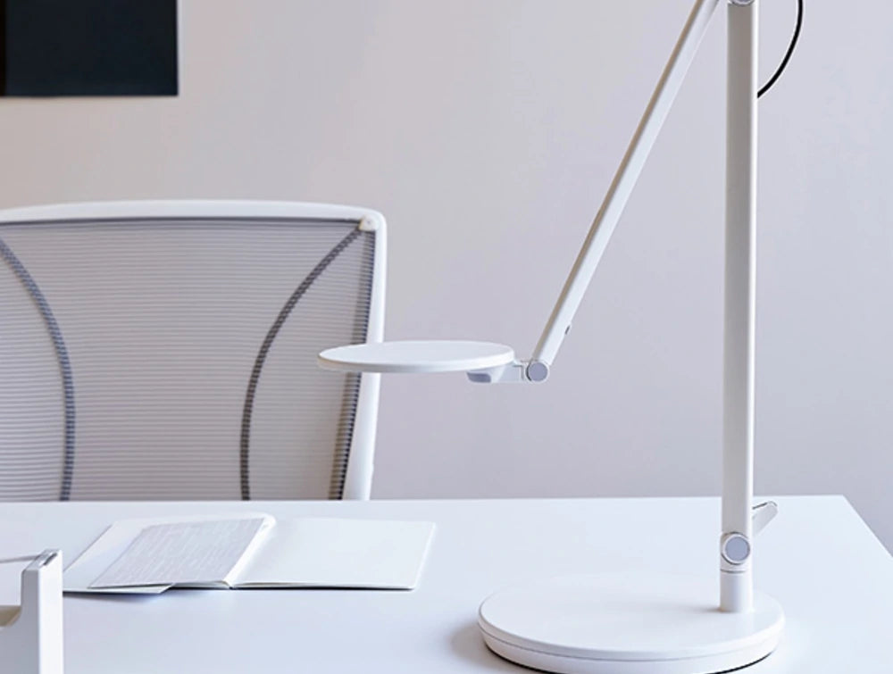 Humanscale Nova Adjustable Desk Light With Charging Desktop Base In White On White Table