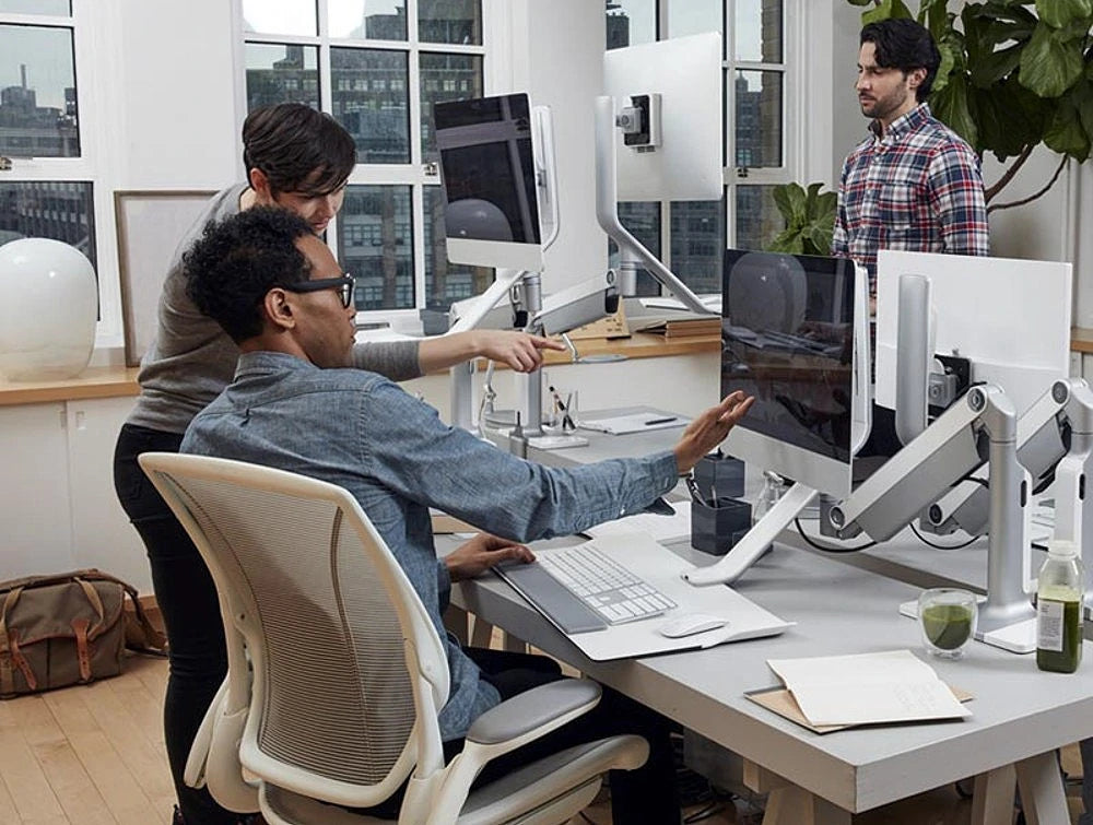 Humanscale Quickstand Lite Desk Converter For Hot Desking 9 In Silver With White Trim With White Swivel Chair