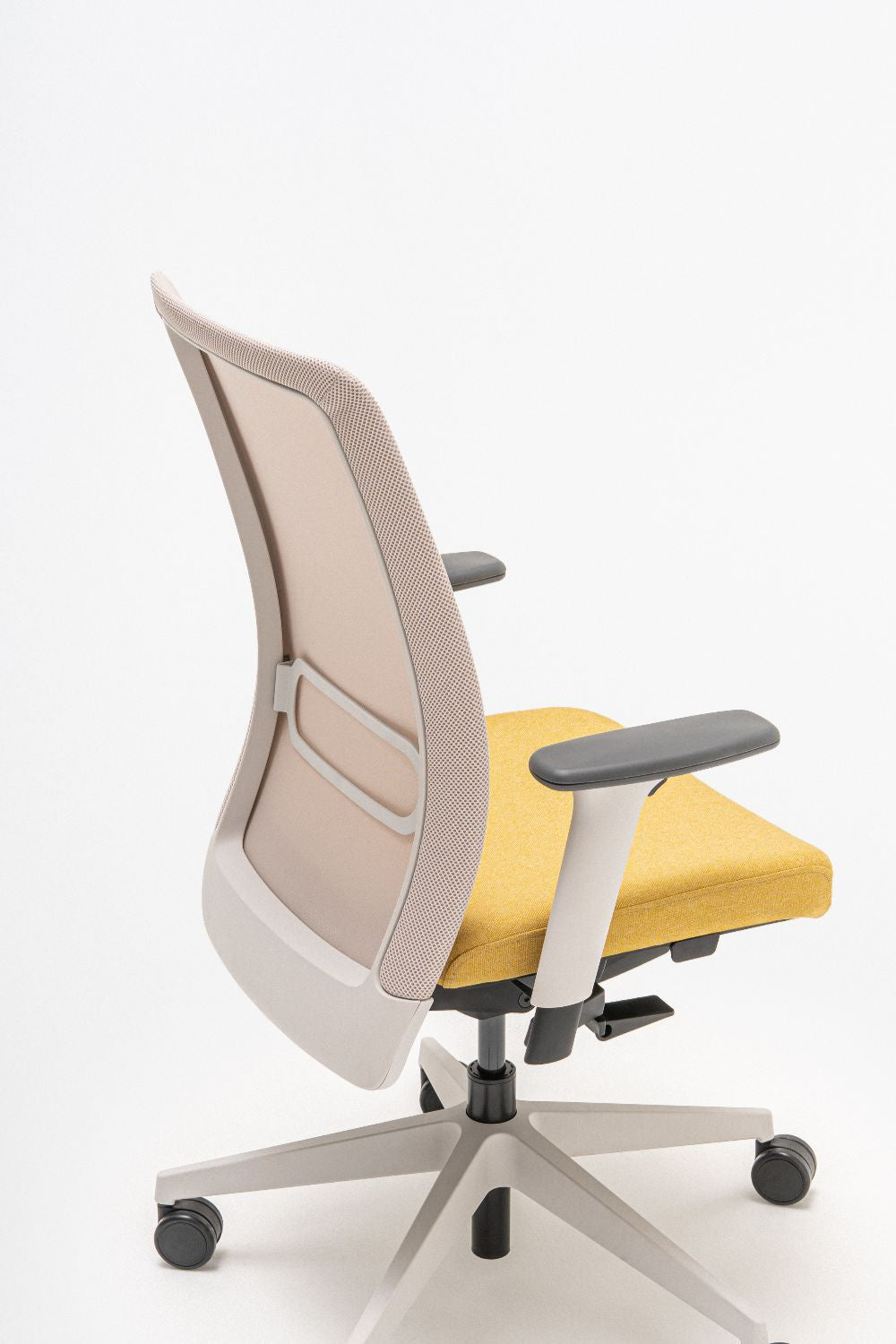 Leo Mesh Task Office Chair with Armrests Detail 4