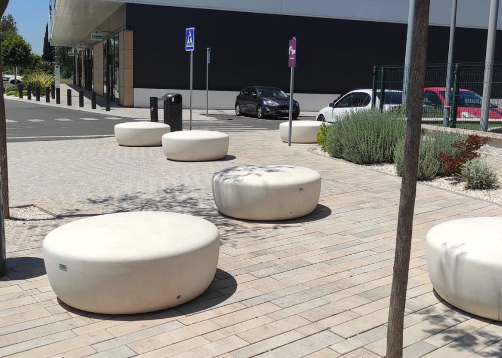 Lisa Round Outdoor Chair in Cream Finish in Outdoor Setting