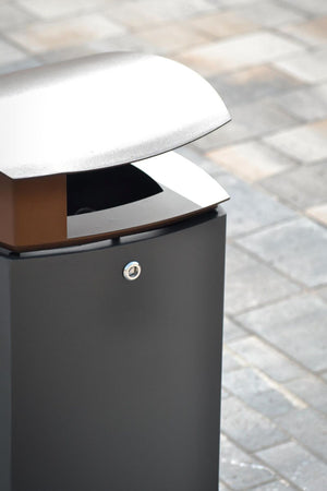 Mielek Outdoor Litter Bin in Outdoor Setting 3