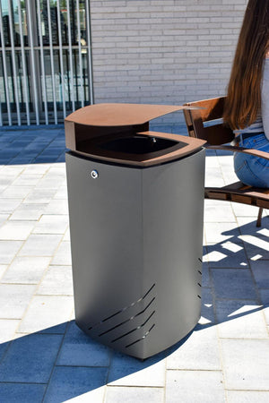 Mielek Outdoor Litter Bin in Outdoor Setting