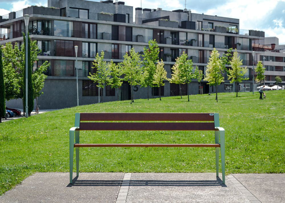 Minsk Wooden Outdoor Bench Bin in Outdoor Setting