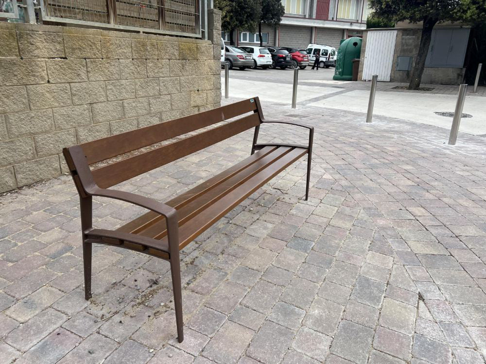 Minsk Wooden Outdoor Bench in Brown Finish Outdoor Setting