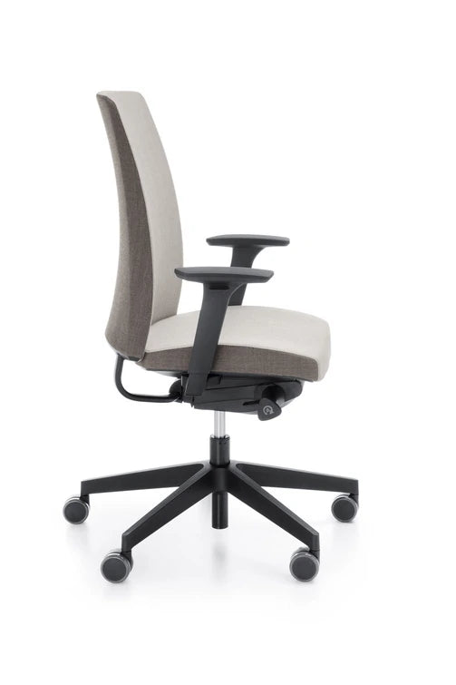 Motto Swivel Armchair   Model 10 17