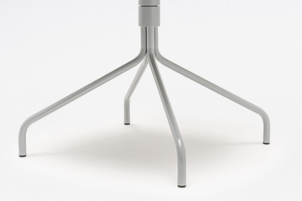 New School Chair Low Back with Arms and 4 Spoke Base Detail 2