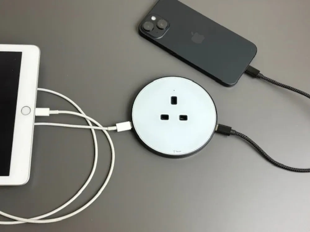 Punto Max with 1no UK Socket with Resetable Fuse 45W Dual USB C 85W Dual C Attached in the Table