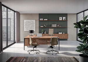 Quadrifoglio X9 Executive Desk In Wooden Top With Light Brown Armchair And Black Table Lamp In Office Setting