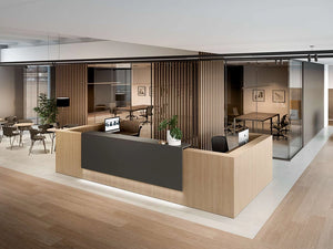 Quadrifoglio Z2 Reception Desk In Light Oak Finish With Black Table Lamp And Wooden Top Coffee Table In Reception Setting