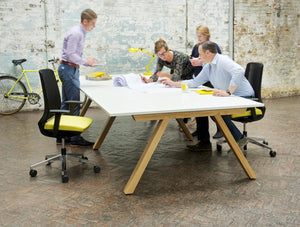 Spacestor Zee Collaboration Table 9 In Rectangular Variant With Yellow Seat Chair In Meeting Area