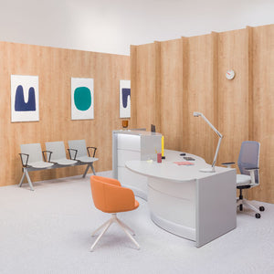 Valde Modular Reception Desk with Ergonomic Chair and Visitor Chair in Reception Setting