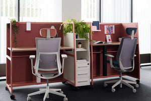 Wariant Mobile Desk With Privacy Screen In Red Finish With Office Ergonomic Armchair In Breakout Setting